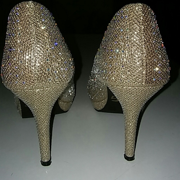 Shoes - Picture 6 of 8